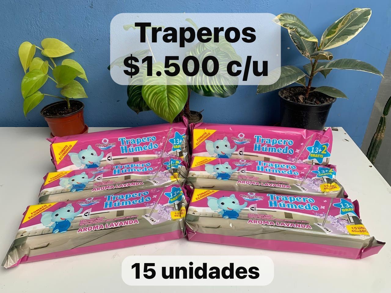 Paquetes rosados de traperos húmedos aroma lavanda